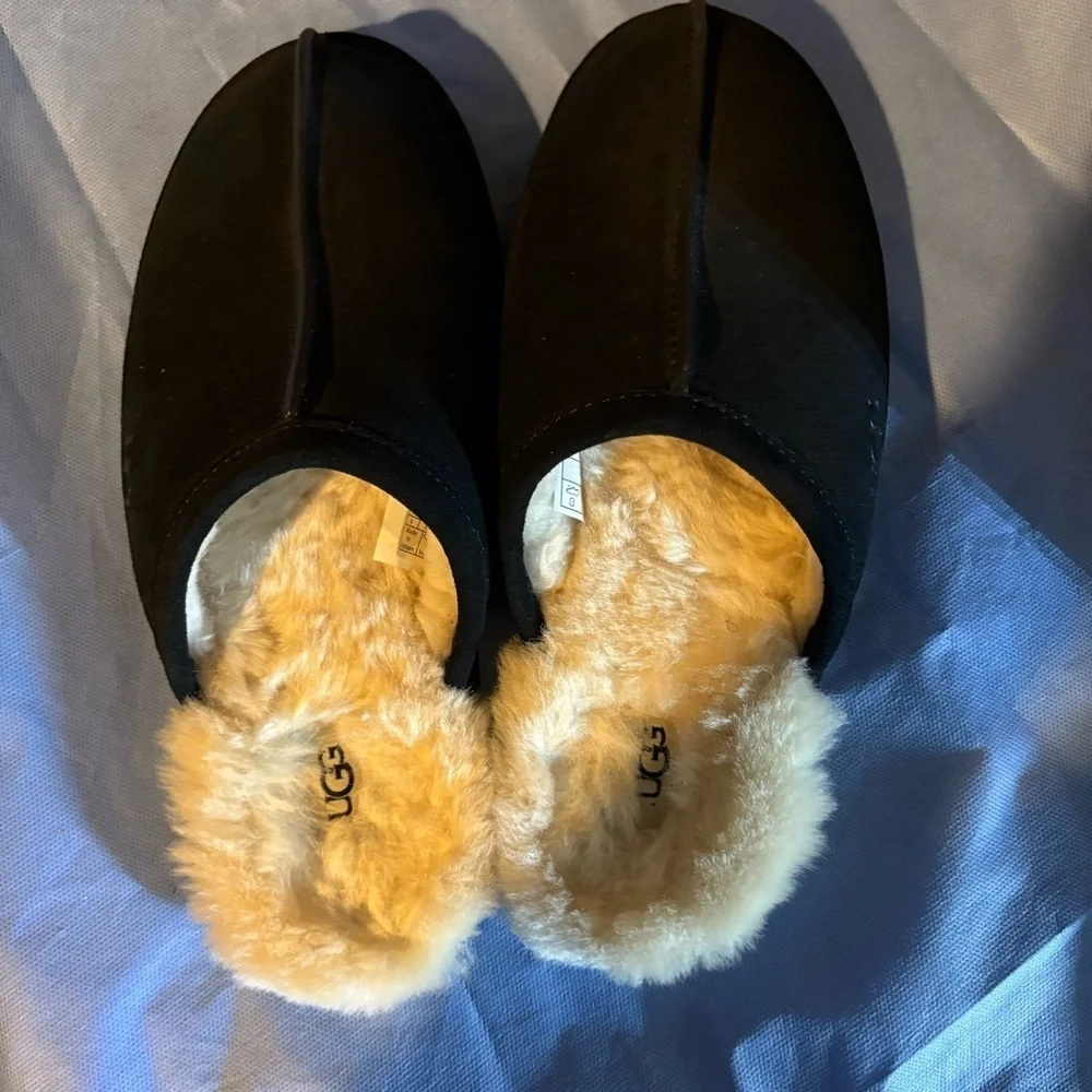 UGG Black and Cream scuff slippers fed  with Sheepskin/wool Lining